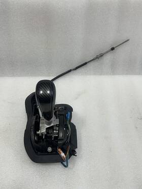 242.bm1z07 Bmw 2007 2008 2009 2010 2011 335i E90 Gear Shifter With Carbon Fiber Knob