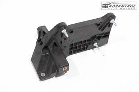 11389408 Chevrolet 2016-2018 Cruze Transmission Gear Shifter Lever Selector Bracket Oem