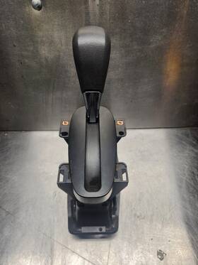 15921613 Chevrolet 06-11 Chevy Impala 06-07 Monte Carlo Automatic Transmission Shift Lever Assembly