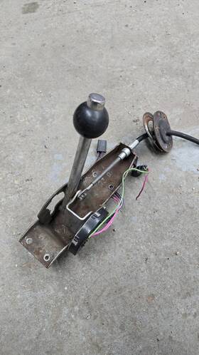 242.gm1z76 Chevrolet 77-82 Corvette C3 Auto Shifter Assy Oem