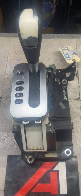 5f9z7210b Ford 2005 500 Automatic Transmission Floor Shifter Oem