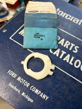 D2tz-7336-c Ford Column Shift Shifter Lever Spacer Sleeve Plastic Van Truck Nos