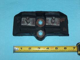 D3zz-6068-a Ford Mercury Hurst Shifter 1964-73 Mustang Toploader 4 Speed Crossmember Mounting Bracket