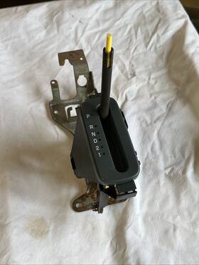 1047278 Gm New Oem Chevy Cavalier Floor Gear Shift Automatic A/t Shifter Selector Assy