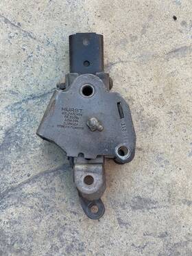 0500121t Hurst - Mopar Oem Original 4 Speed Push In Type Handle Shifter