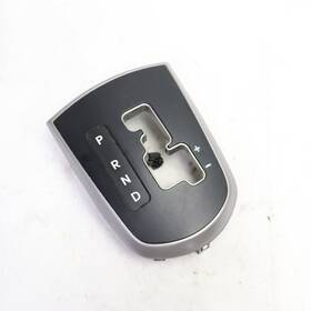 84650-1r100 Hyundai 242.hy1n13 12-17 Accent Shifter Trim Bezel Black / Silver 84650 1r300
