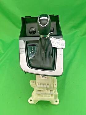 84681-f220 Hyundai 2017-2020 Elantra Gear Shifter Assembly With Storage Trim Oem