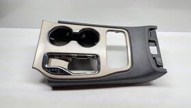 241.to1d18 Jeep 2017-21 Grand Cherokee Center Console Gear Shift Bezel Panel 5vk201ccaf Oem