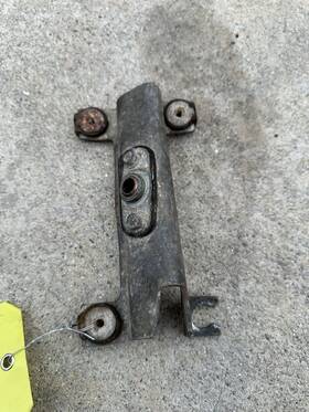 25104017 Jeep 97-06 Wrangler Tj Torque Shaft Bracket Oem