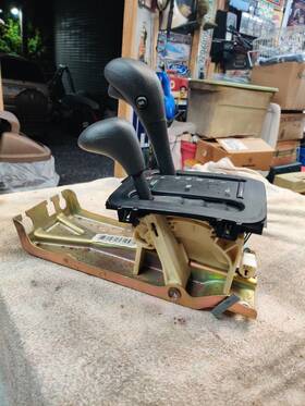 52104374aa Jeep 1999-02 Grand Cherokee Quadra-drive Automatic Floor Shifter Shift Assembly