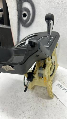 P662 Kia 2011 Sorento Transmission Gear Shifter Assembly