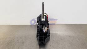 242.da1119 Nissan 19 Armada Sl Transmission Shifter 5.6l