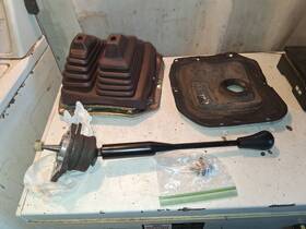 74963-31g02 Nissan 1986-97 Pickup Truck 5-speed Transmission Shifter Shaft And Boots Untested