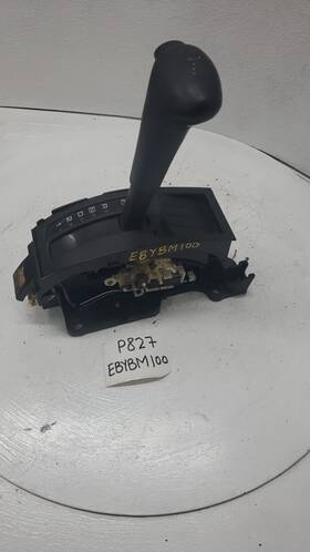 P827 Nissan 2000 Xterra Transmission Gear Shifter Assembly