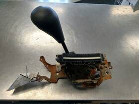 242.gm2t95 Pontiac Bonnevill 1995 Transmission Shift Assembly 299206