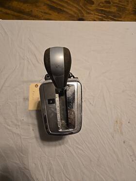 25911983 Pontiac 07-09 Torrent 08-09 Equinox Automatic Floor Gear Shifter With Leather Knob