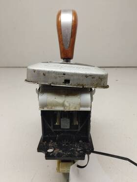 242.po1305 Porsche 2005 Cayenne Trans Shifter Assm 7l5 713 203 D