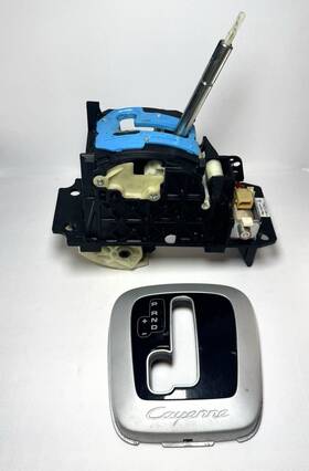 7l5713203 Porsche 2003-2010 Cayenne Automatic Shifter Gear Shift Select Lever
