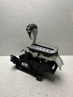 242-999064 Saturn 2007-2009 Aura Automatic Transmission Floor Gear Shift Shifter Assembly