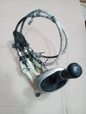 242.sc1205 Scion 2005 Xb Fwd 5 Speed Manual Transmission Shifter Assembly