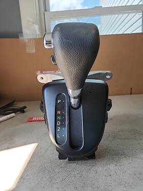 060425239 Toyota 2003-2008 Matrix Automatic Transmission Gear Shifter Shift Assembly