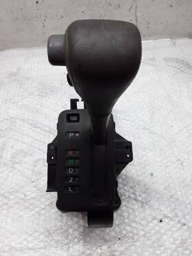 242.to1b03 Toyota Automatic A/t Transmission Shifter Le Gray/black 2003 Corolla Z-44p