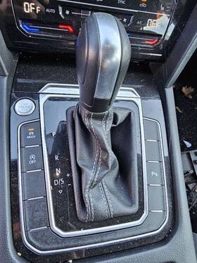 242.vw1121 Volkswagen 2021 Arteon Automatic Shifter Assembly With Bezel