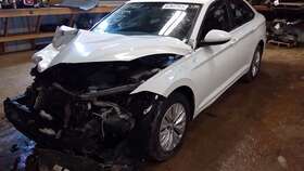 242.vw1m19 Volkswagen Jetta 2019 Gear Shifter