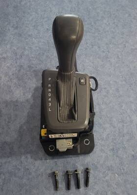 P08636189 Volvo 2001-2007 V70 Xc Automatic Transmission Gear Selector Gray