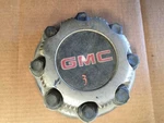 07 Classic Gmc Sierra 2500 Center Wheel Cap, Scuffs 19847. Fixed Price $91.46.