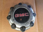 07 Classic Gmc Sierra 2500 Center Wheel Cap, Scuffs 19845. Fixed Price $91.46.